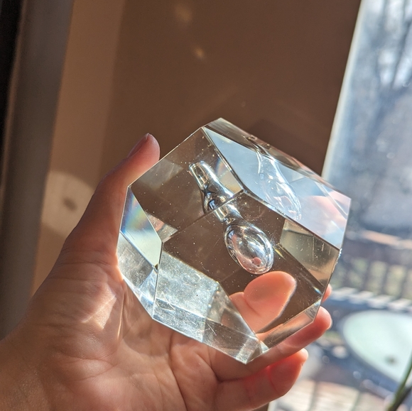 Petite, Mid-Century Modern, faceted crystal "Orchid" bud vase by Timo Sarpaneva - Picture 6 of 14